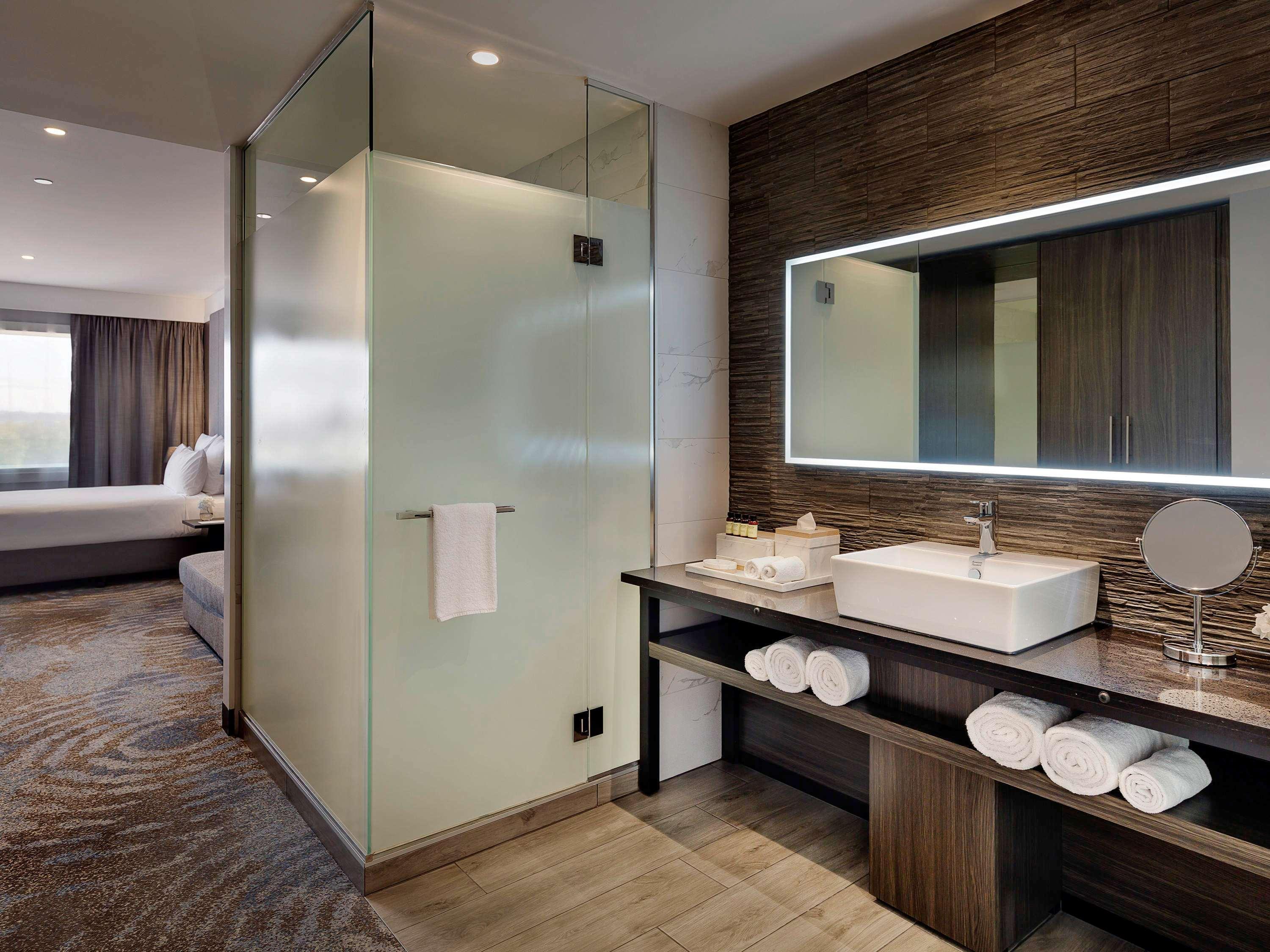Hotel Pullman Rotorua Exteriér fotografie A bathroom at the hotel