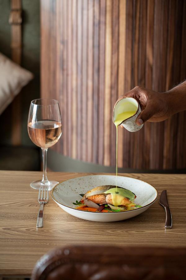 Hotel Pullman Rotorua Exteriér fotografie A wine glass